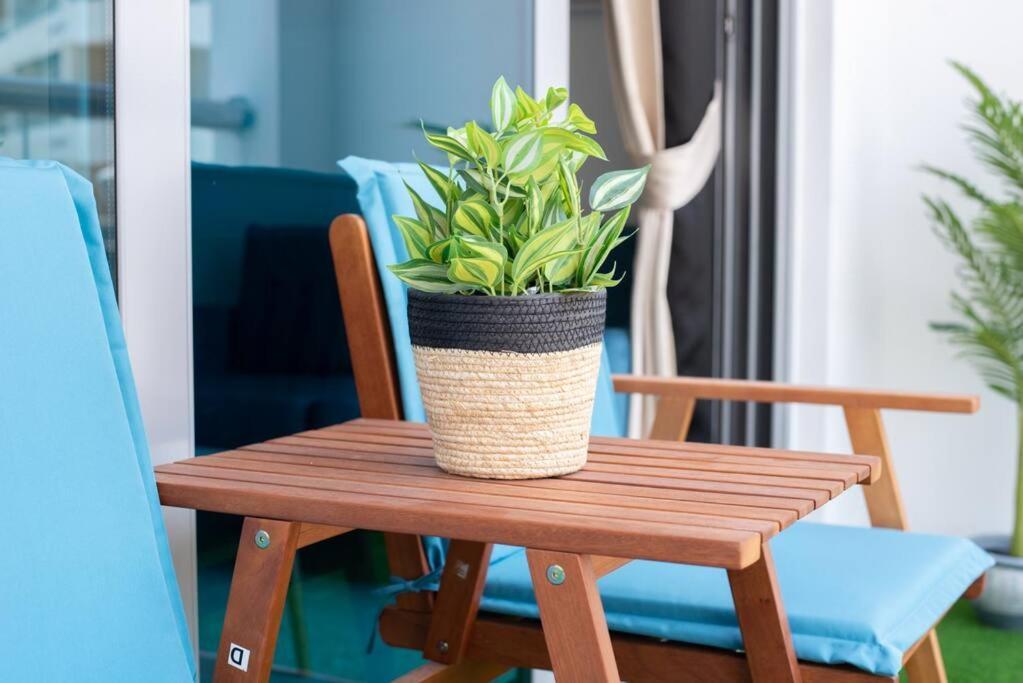 Classic With Marina View Apartment Dubai